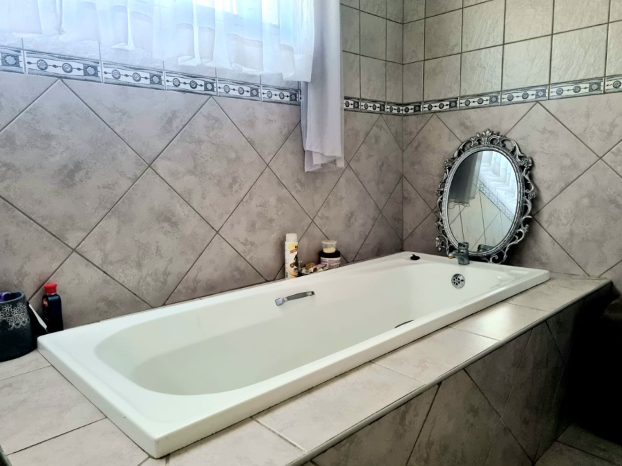 4 Bedroom Property for Sale in El Toro Park Northern Cape